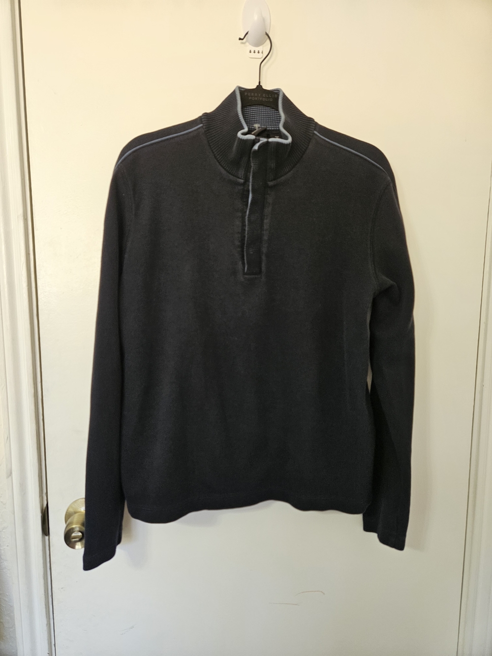 BOSS Hugo Boss Men's   Black 1/4 Snap Sweter ,Size M